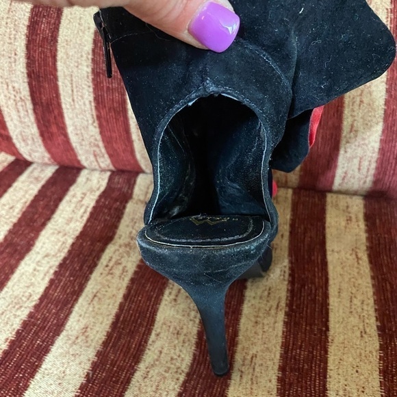 Black peek a boo heels with open heel and red and black ruffle size 71/2 - Picture 6 of 8